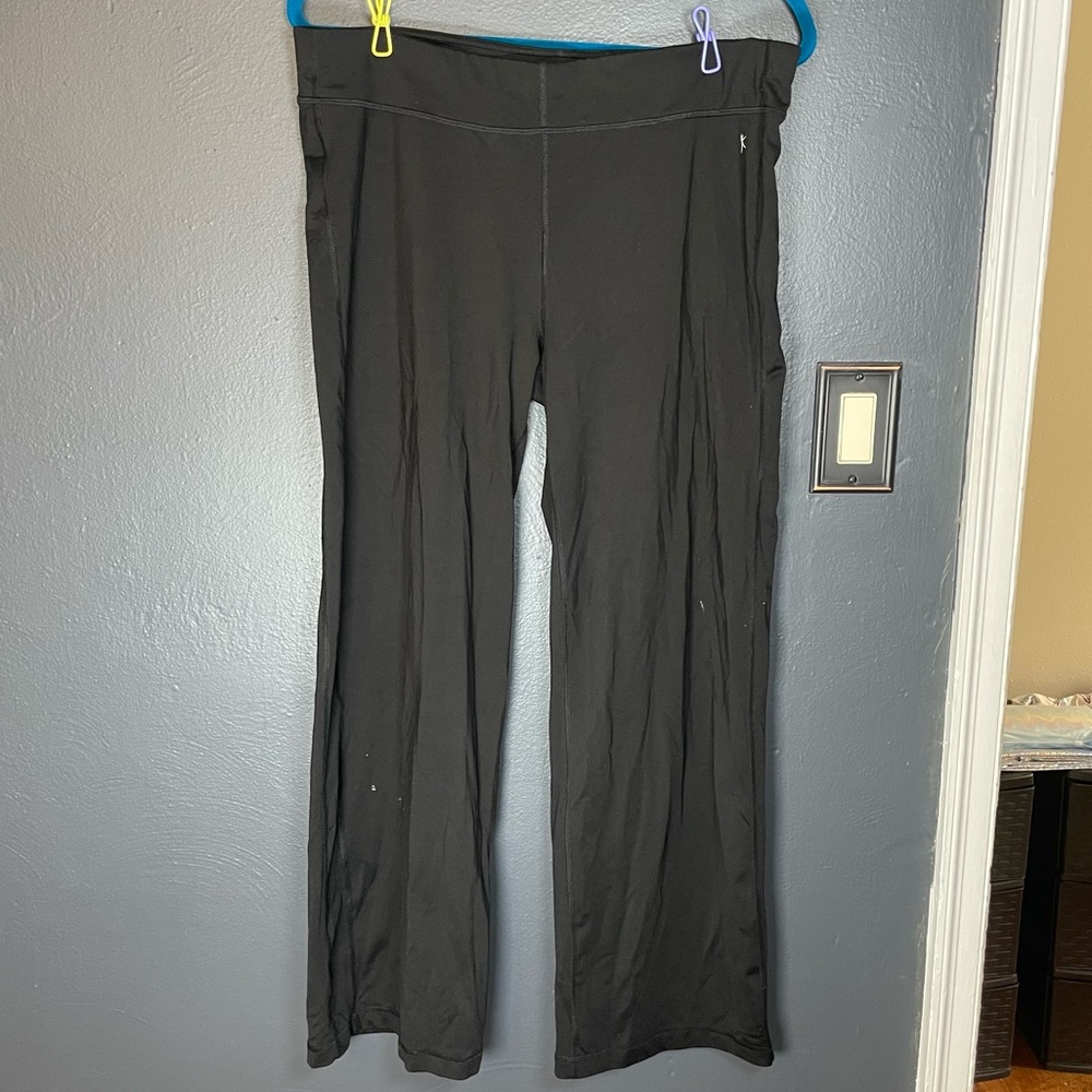 Danskin Now Black Yoga Pants with Hidden Waistband Pocket | Size XL (16–18)